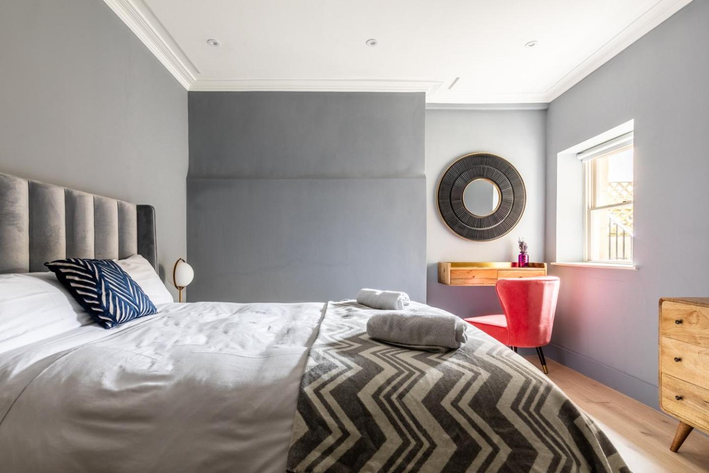 Russell House Suites Bath Ngoại thất bức ảnh