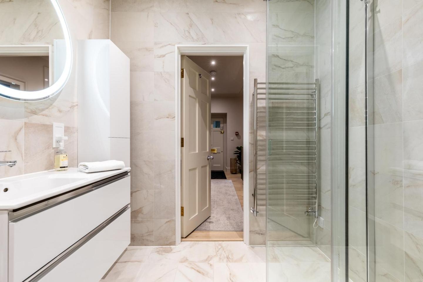 Russell House Suites Bath Ngoại thất bức ảnh
